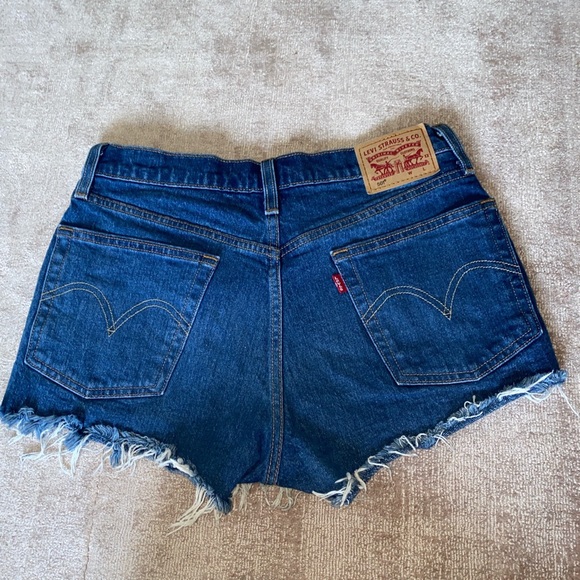 Levi’s 501 Jean Shorts - Picture 2 of 2